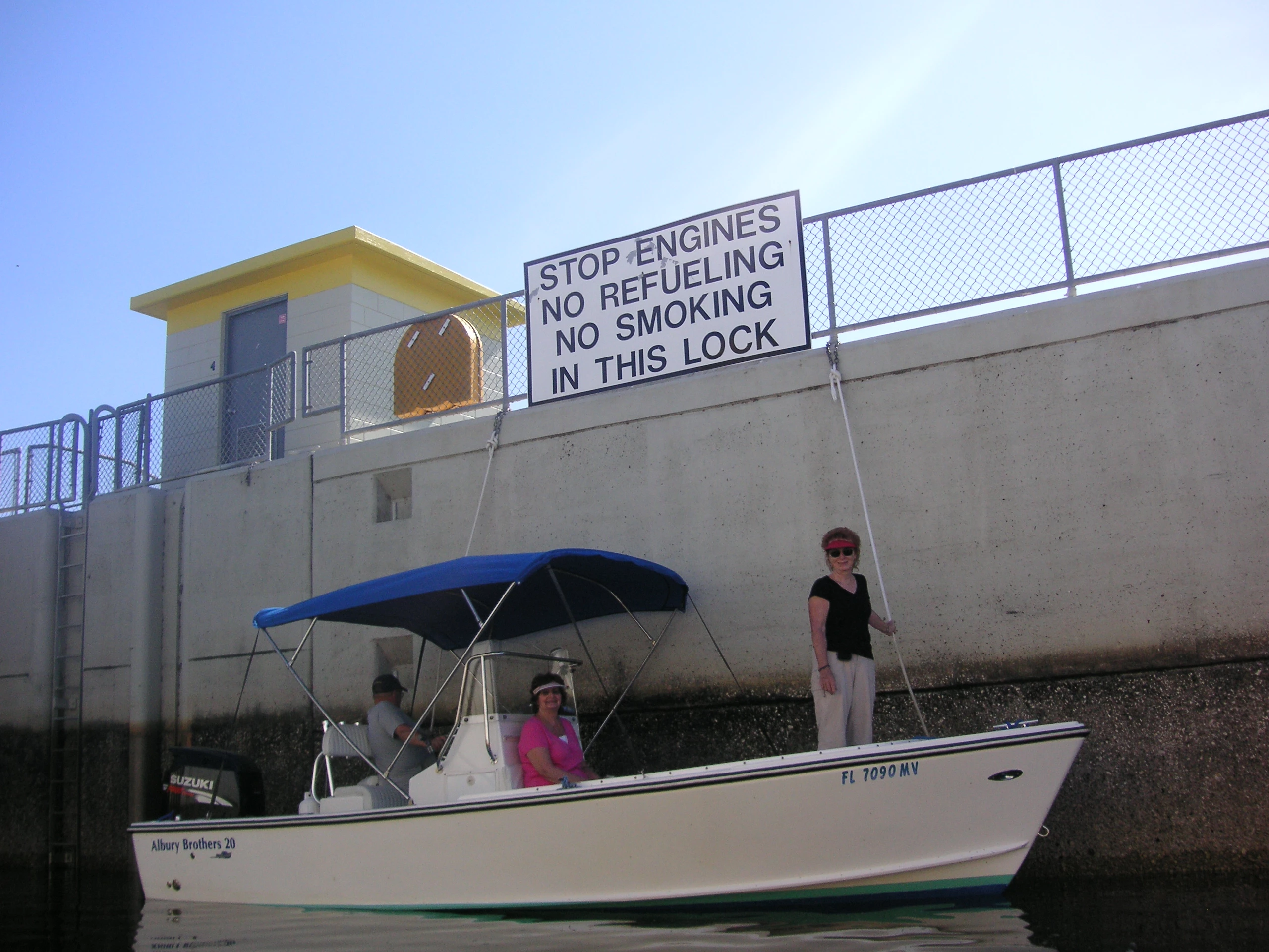 Barb hanging on in lock boat rentals Florida LAKE WORTH Florida  Albury 20 C C 2005 20 