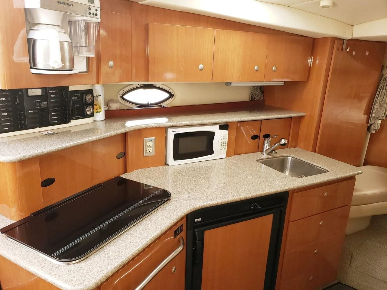 kitchenette boat rentals Pennsylvania Pittsburgh Pennsylvania  Maxum 3100SE 2003 34 