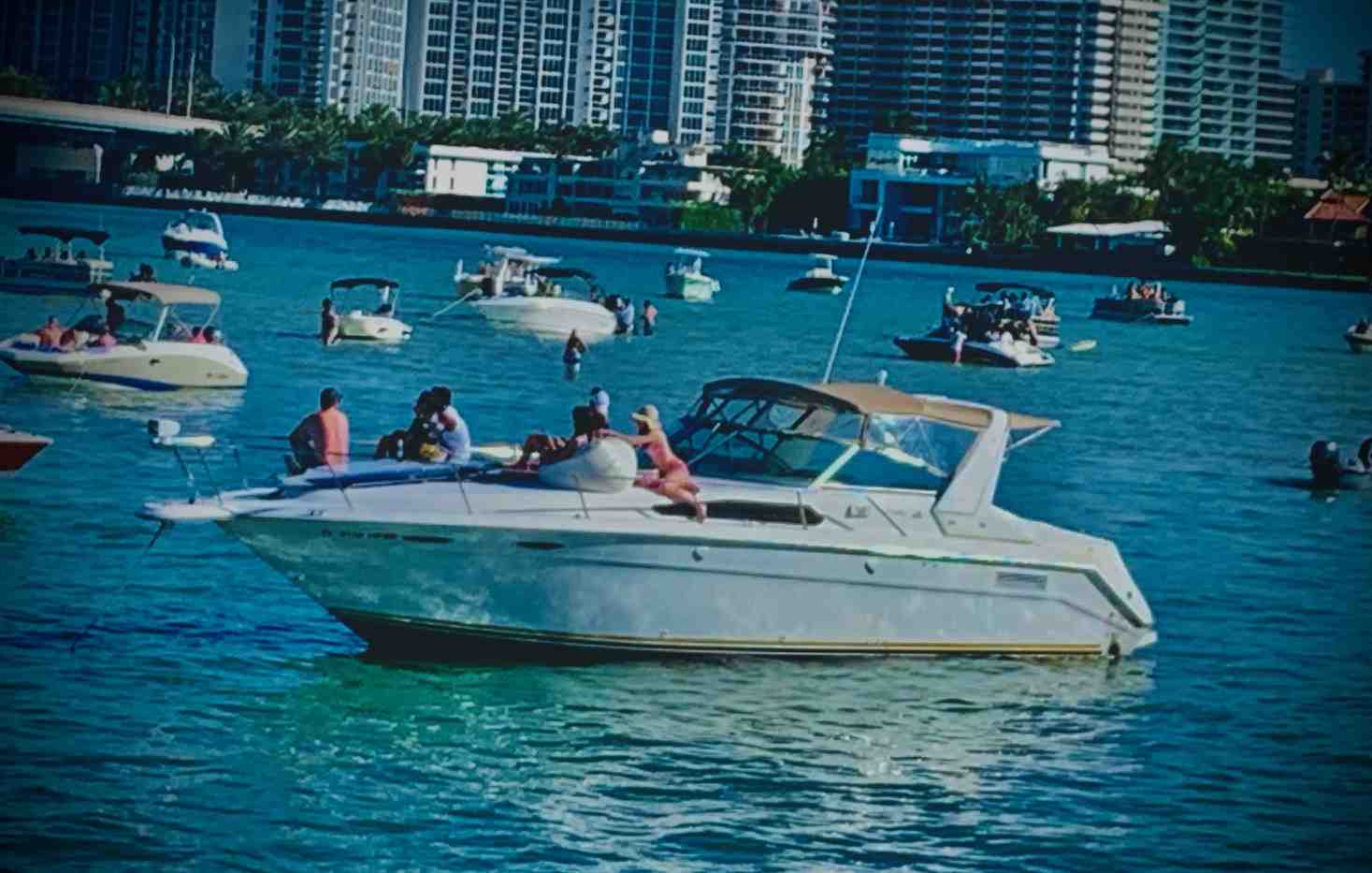 La Fiesta-Party Catamaran/Pontoon Boat boat rentals Florida MIAMI BEACH Florida  Bayliner Rendezvous 1994 26 