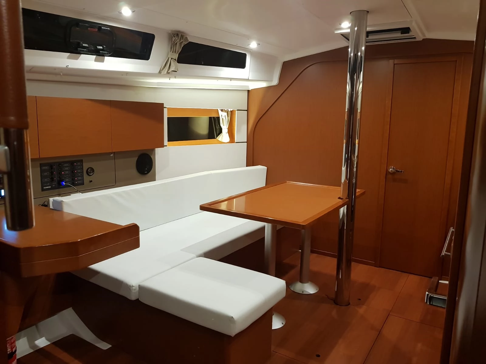  boat rentals     Beneteau Oceanis 38 2016 38 