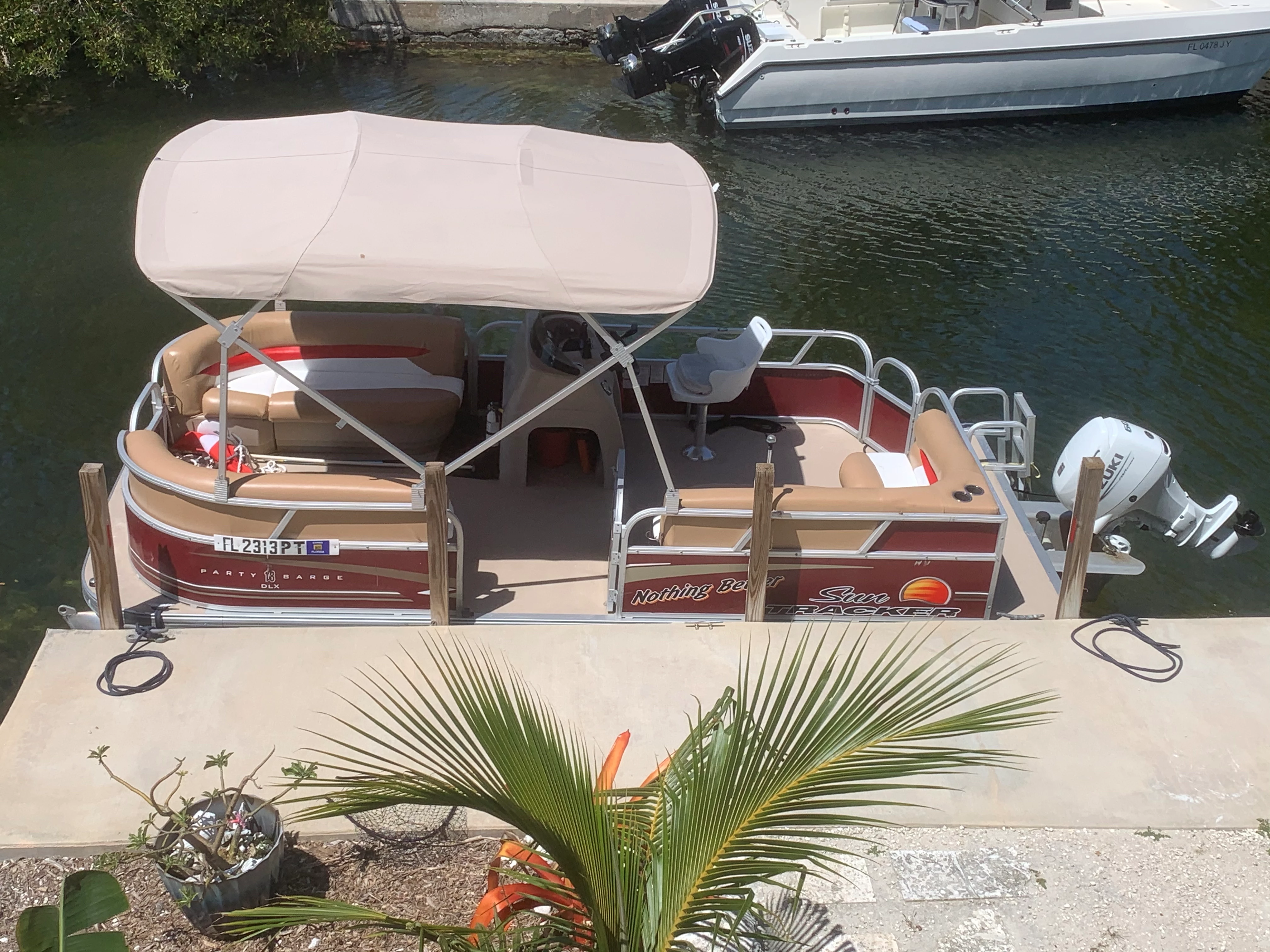 Side of boat boat rentals Florida SUMMERLAND KEY Florida  Sun Tracker Party Barge 18 2013 18 