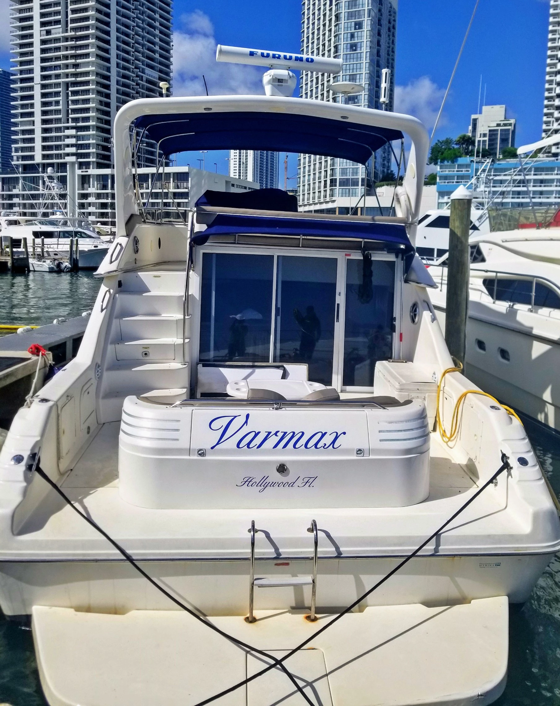  boat rentals Florida MIAMI Florida  Sea Ray Flybridge 2000 44 