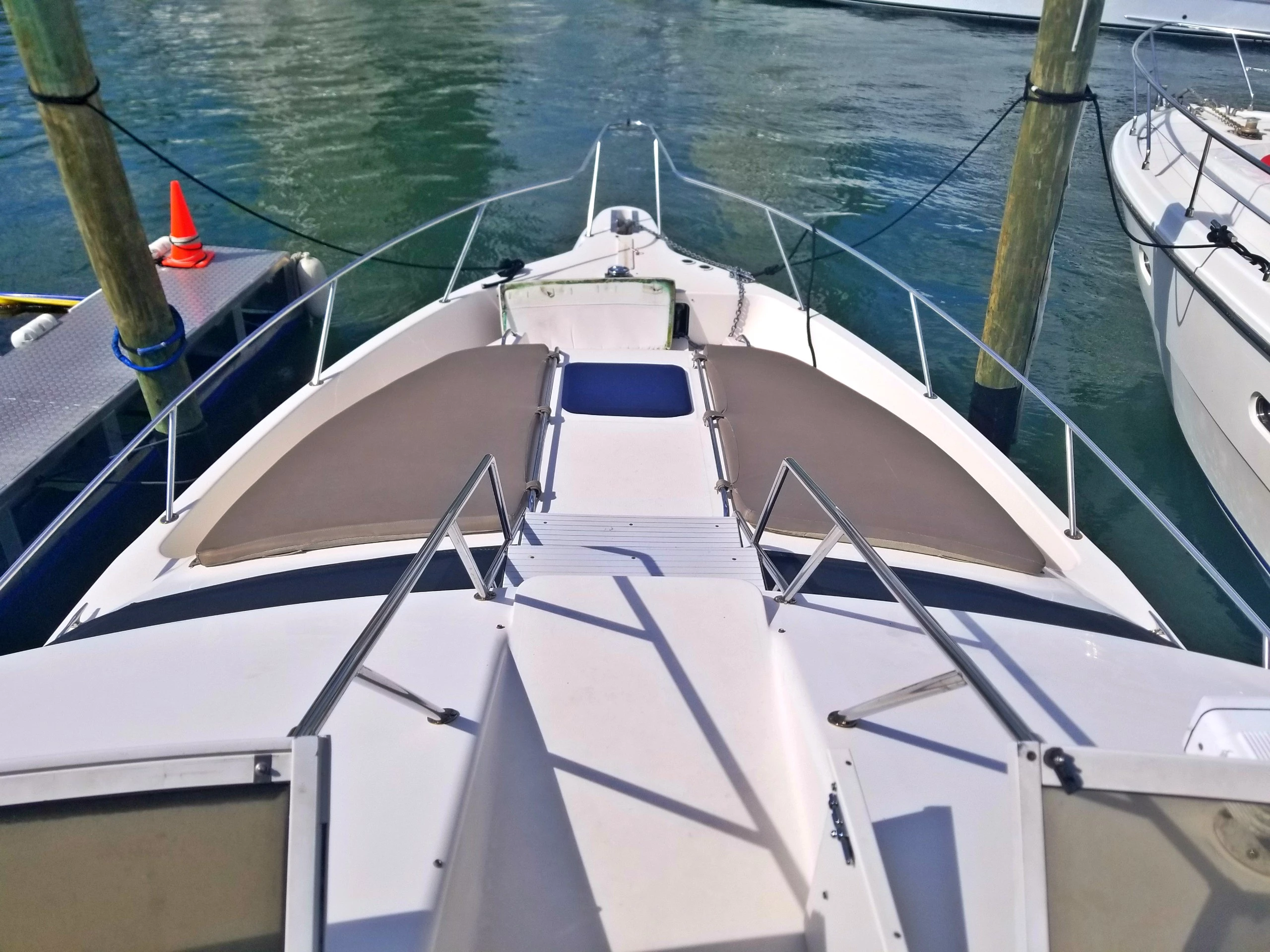  boat rentals Florida MIAMI Florida  Sea Ray Flybridge 2000 44 