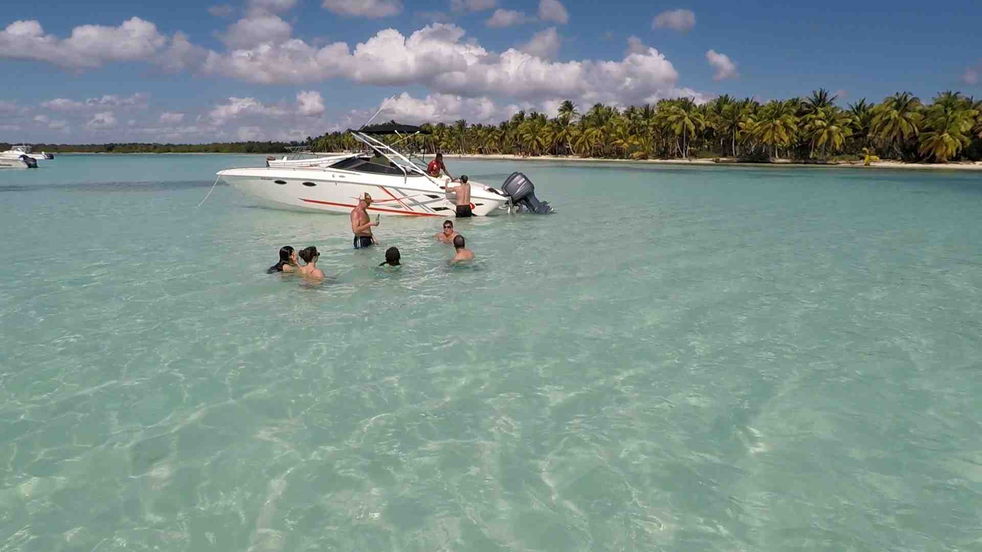 TOUR VIP EXCLUSIVE boat rentals La Romana BAYAHIBE La Romana  BAJA 260 1992 26 