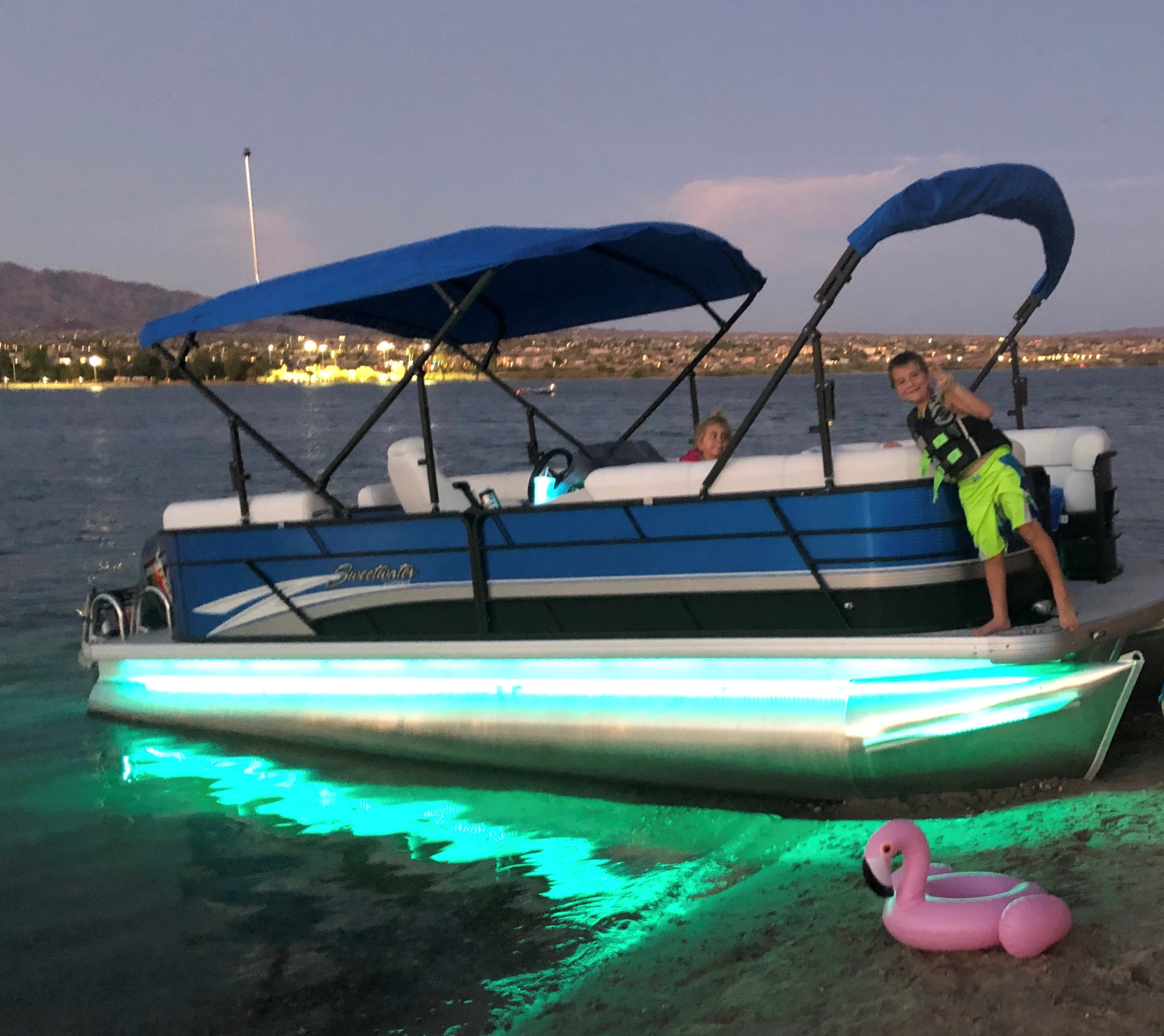  boat rentals Arizona LAKE HAVASU CITY Arizona  Godfrey Sweetwater 2186 tritoon 2019 21 