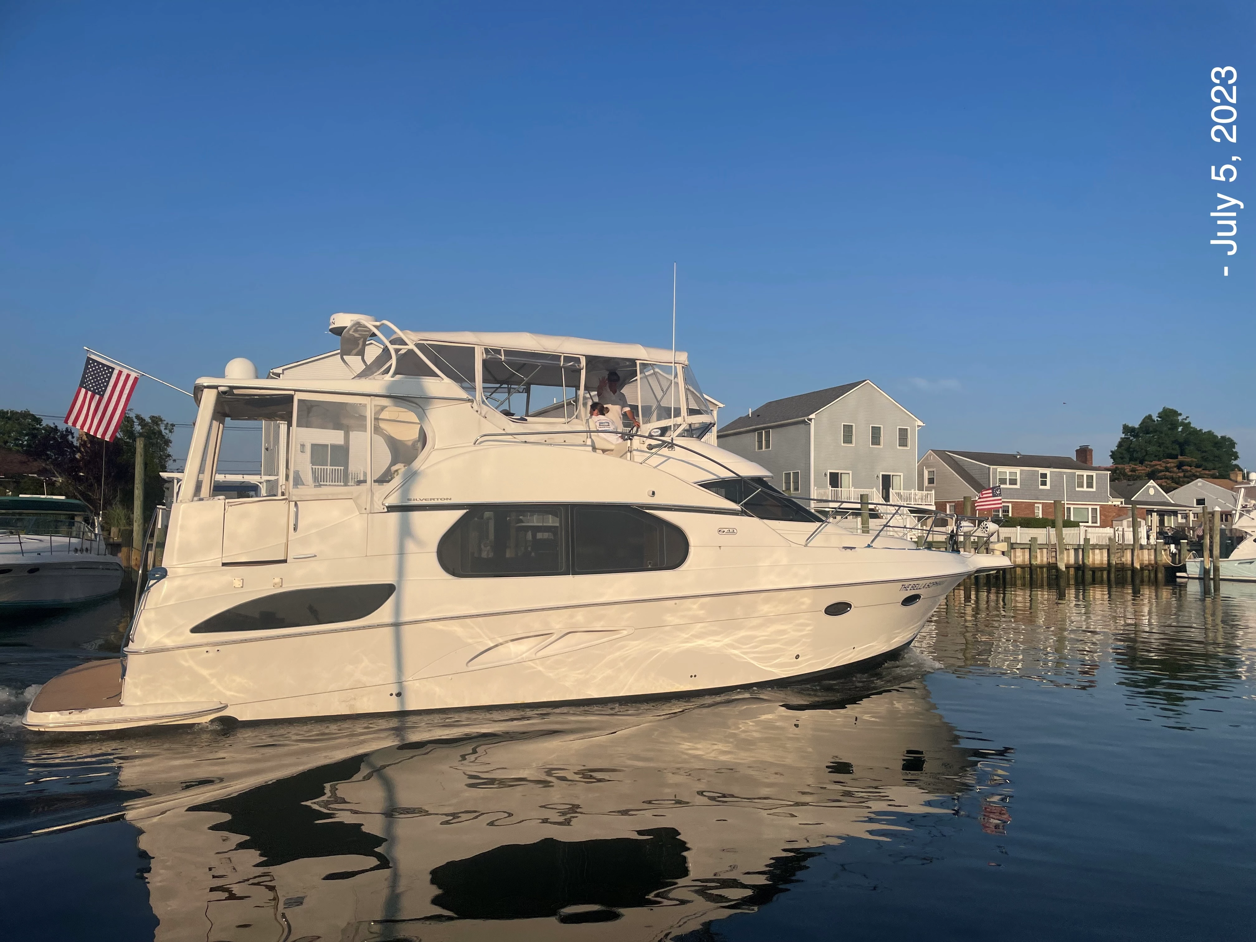 Calm waters in Freeport boat rentals New York ISLAND PARK New York  Silverton Motor Yacht 43’ 2002 43 