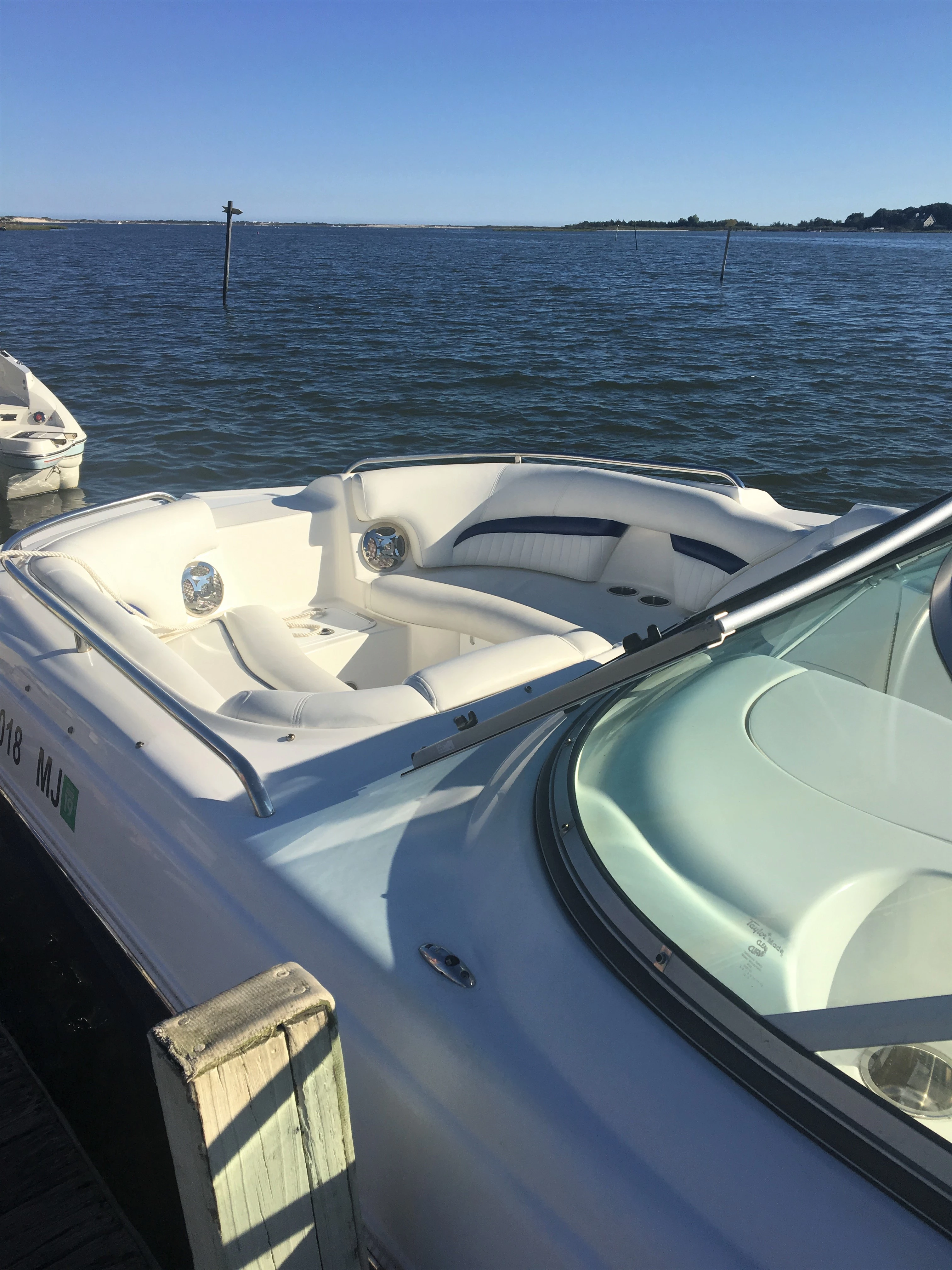 Roomy Bow Seating boat rentals New York MORICHES New York  Hurricane 2400 Sundeck 2012 24 