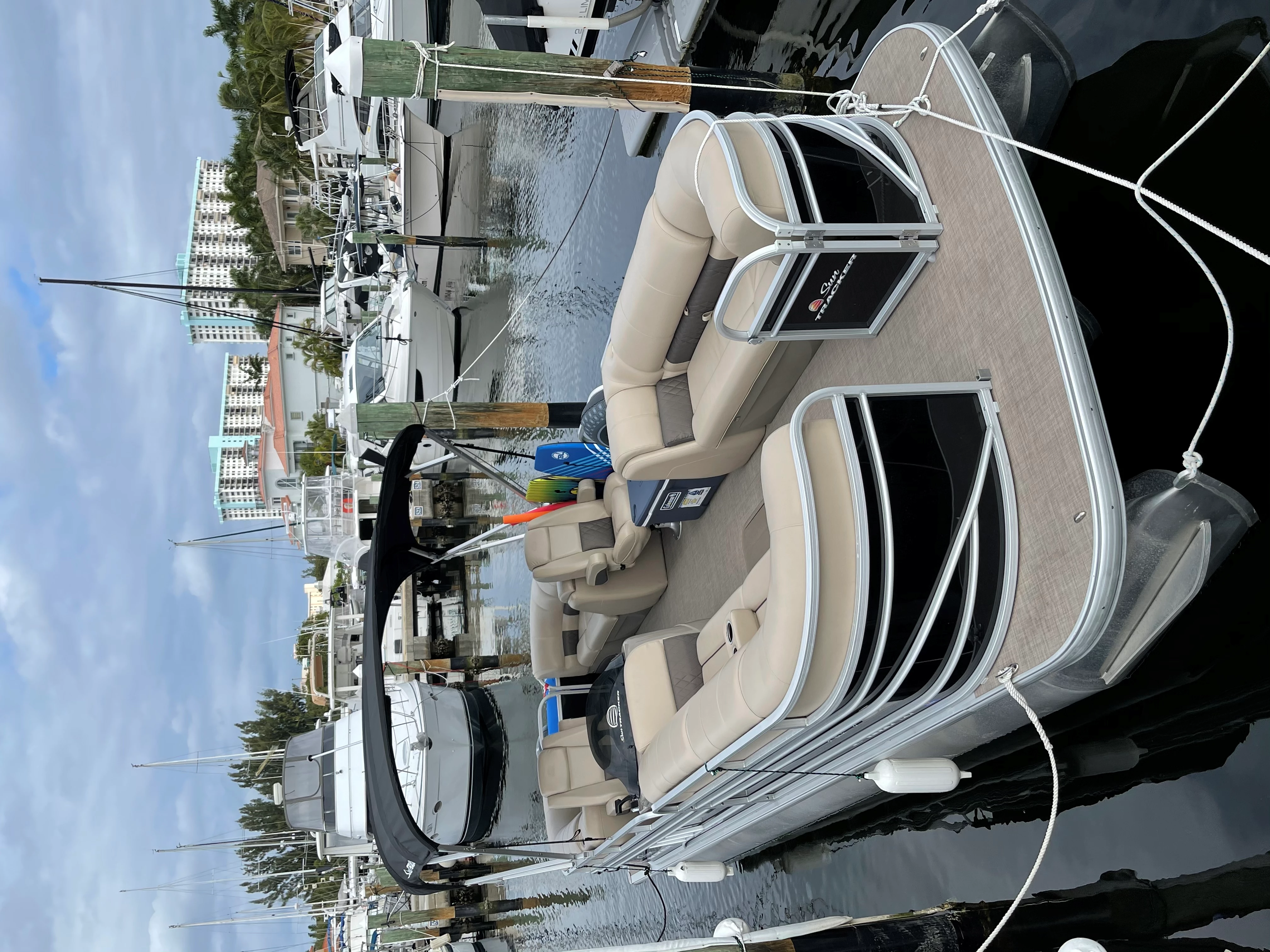  boat rentals Florida HOLLYWOOD Florida  Sun tracker Party barge xp3 2020 25 