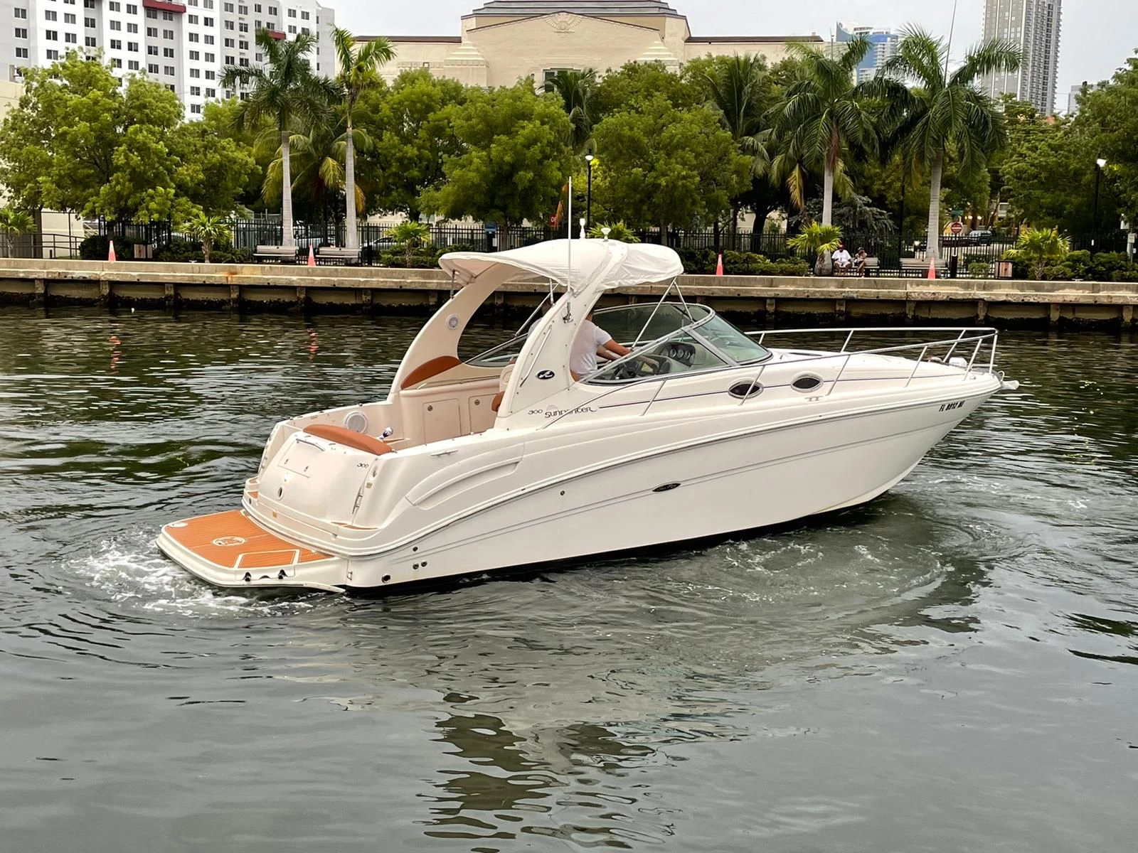  boat rentals Florida MIAMI Florida  Sea Ray Sundancer 30 2005 33 