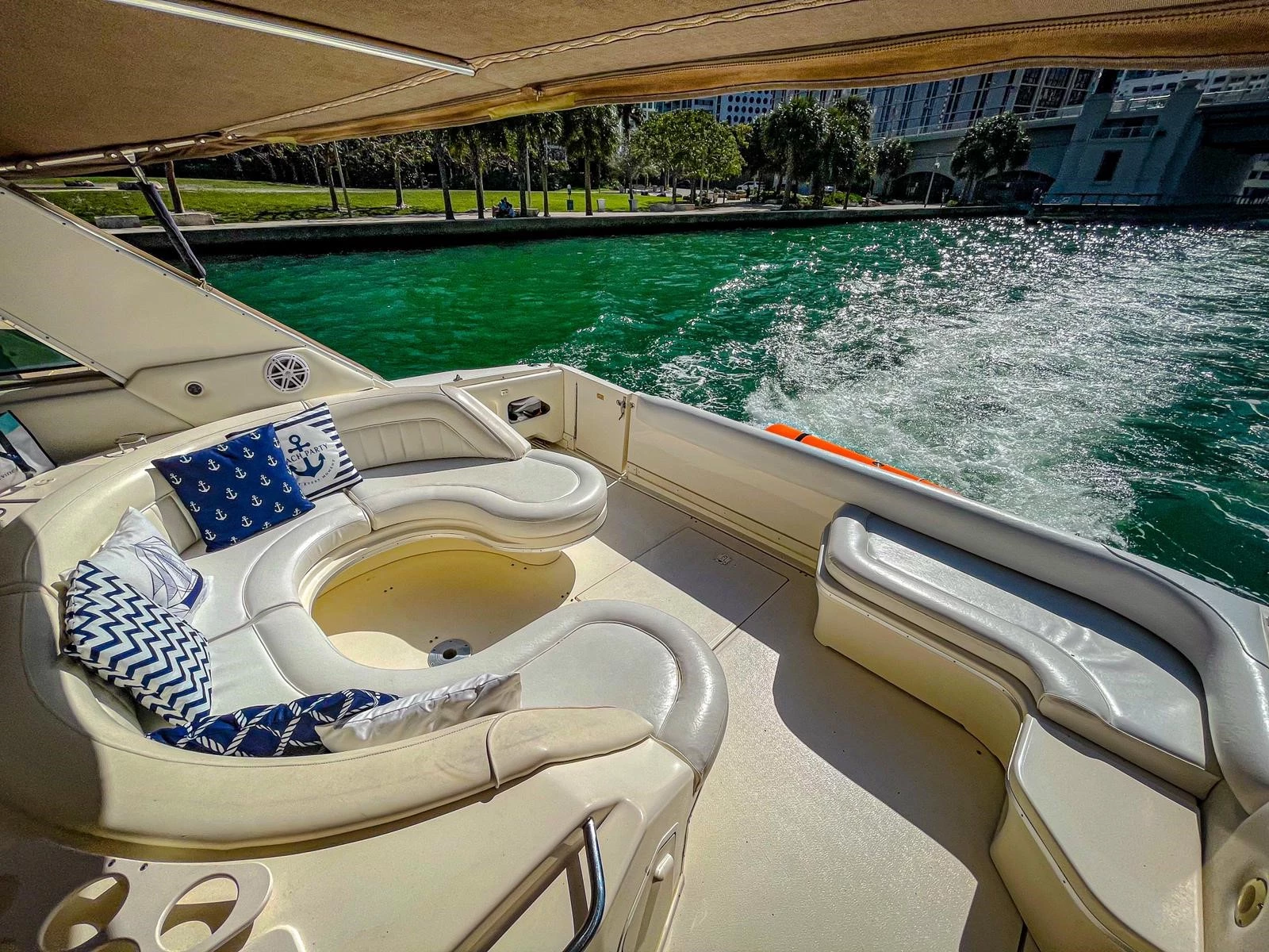  boat rentals Florida MIAMI Florida  Sea Ray 540 Sundancer 2000 55 