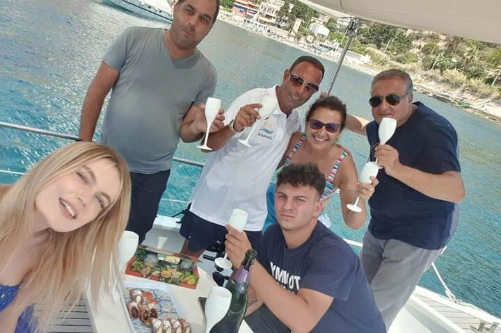 aperitivo a bordo baia Atlanis Bay boat rentals Messina Giardini Naxos Messina  chris craft chris craft super catalina 28 2010 9.00 