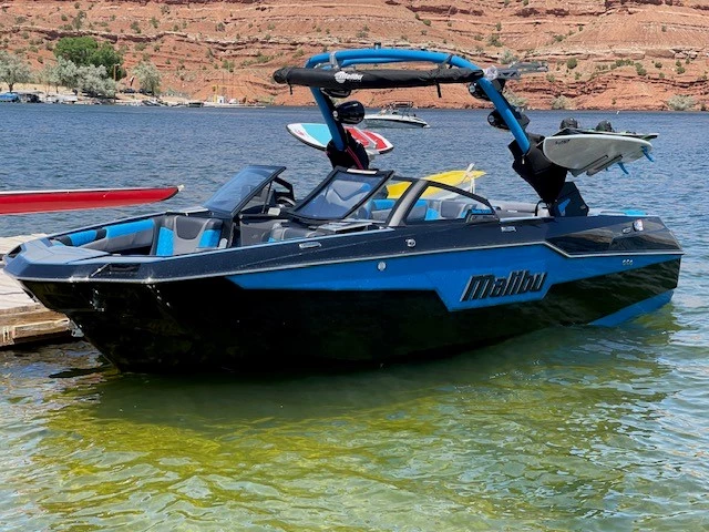 wake boat, surf boat, wake setter, wakeboard, M6Di, boat rentals Montana KALISPELL Montana  Malibu M220 2021 22 