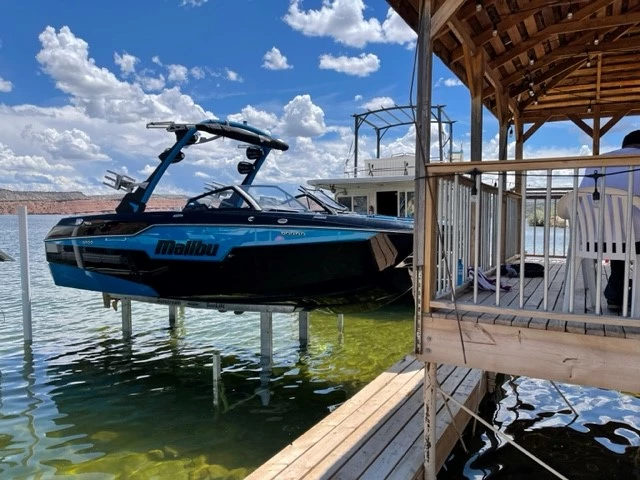 wake boat, surf boat, wake setter, wakeboard, M6Di, boat rentals Montana KALISPELL Montana  Malibu M220 2021 22 