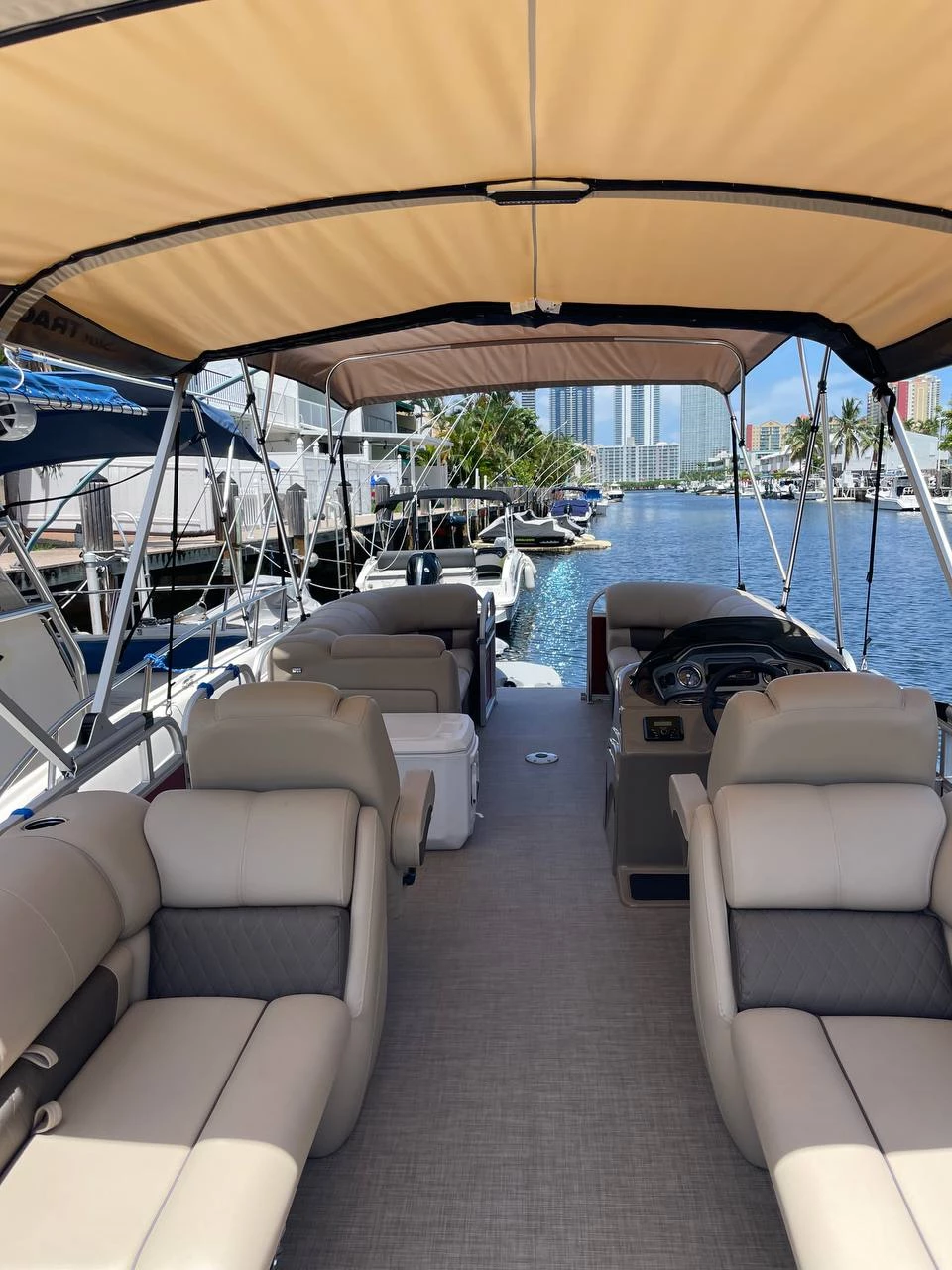  boat rentals Florida NORTH MIAMI BEACH Florida  SunTracker Party Boat DLX 22 2023 24 