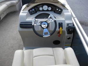 Upgraded captains chair, stereo with Ipod outlet boat rentals     Harris 220 cruiser 2013 22 