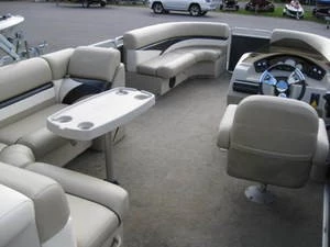 upgraded carpet, table,  boat rentals     Harris 220 cruiser 2013 22 