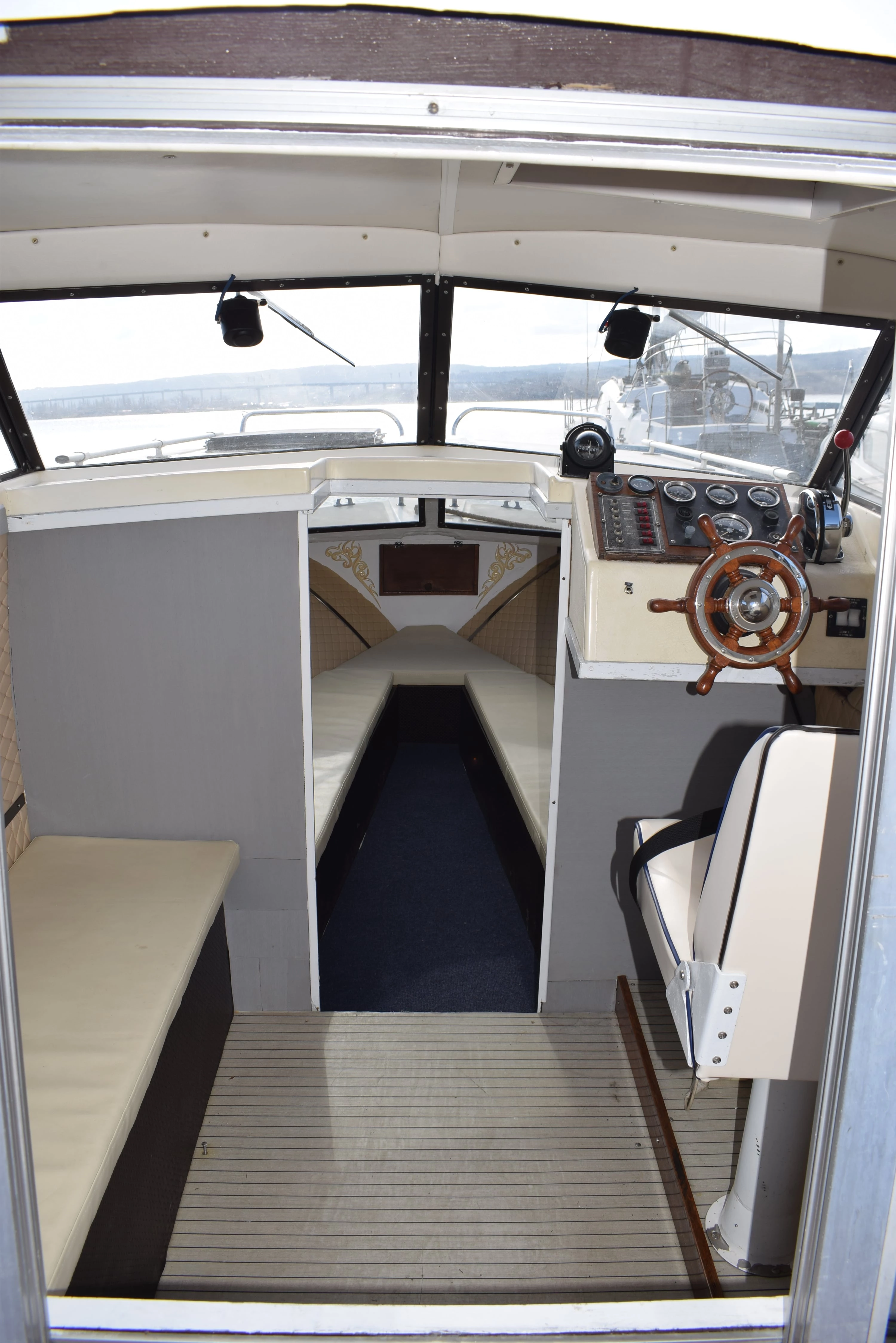  boat rentals Varna Varna Varna  Pilothouse   23 