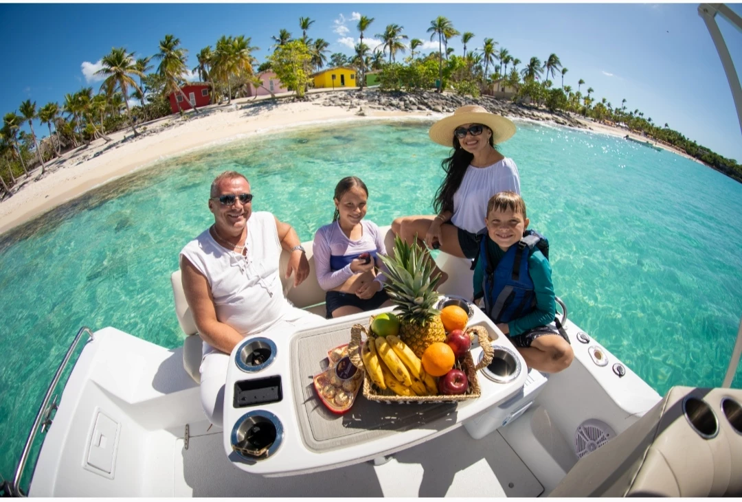 SNORKELING AND POOL NATURAL IN BAVARO PUNTA CANA boat rentals La Altagracia punta cana La Altagracia  RINKER FIESTA VEE 2000 26 