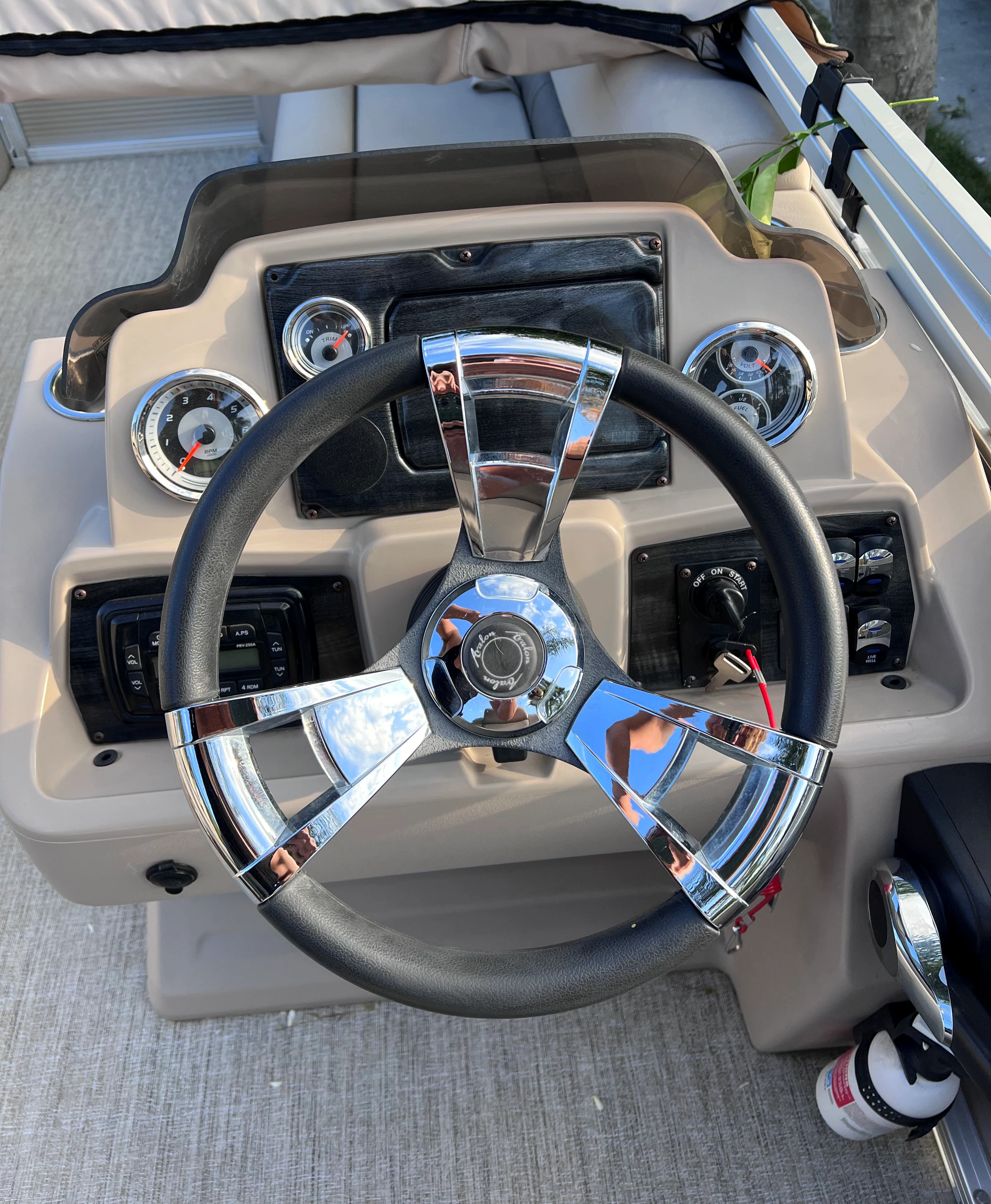 Control system and bluetooth and such. boat rentals California COLTON California  AVALON PONTOONS LSZ REAR FISH 2285RF 2021 23 