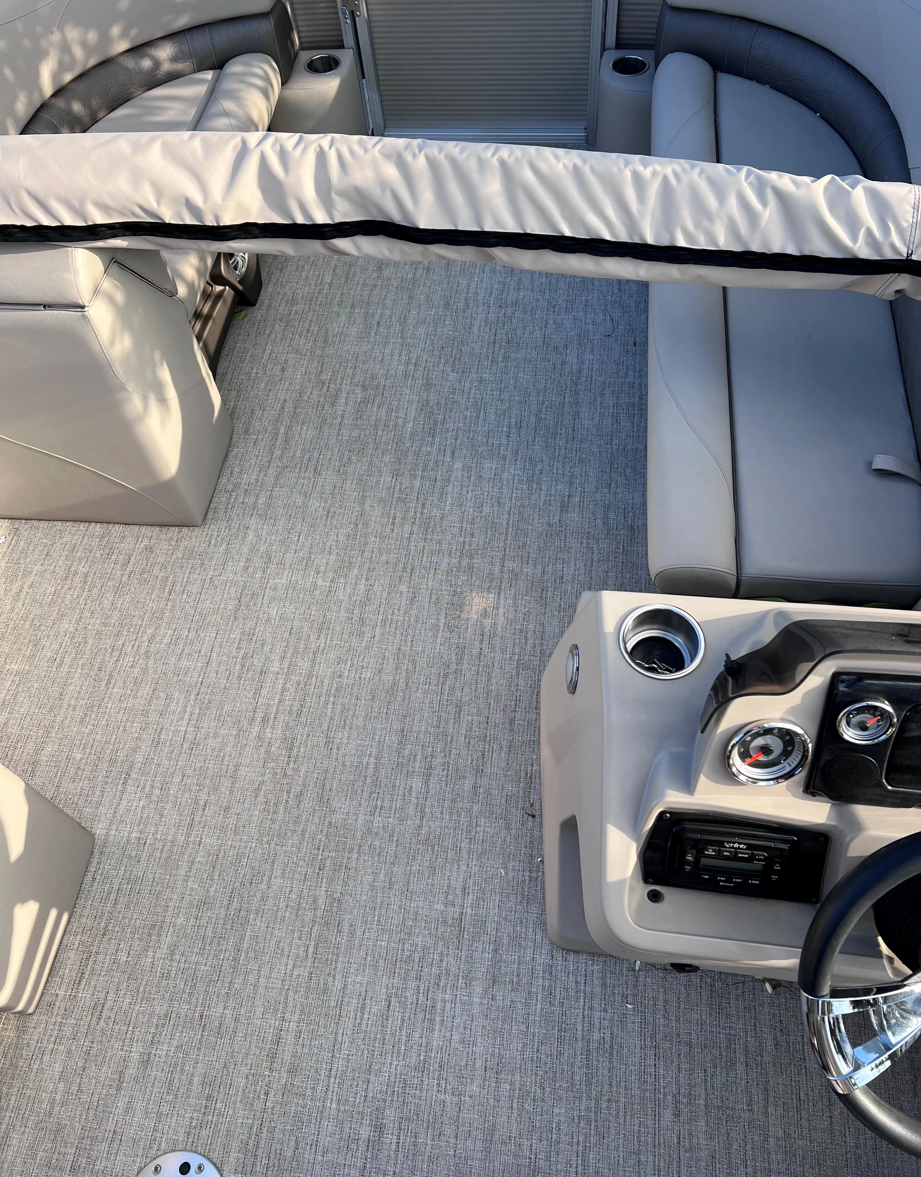 looks good inside! boat rentals California COLTON California  AVALON PONTOONS LSZ REAR FISH 2285RF 2021 23 