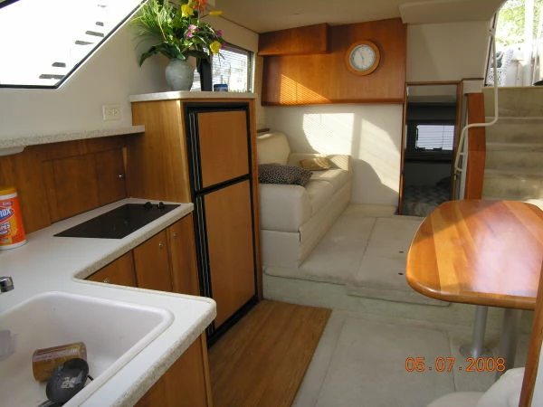  boat rentals    Reynolds Channel Long Beach Silverton Motor Yacht 352 2000 35 