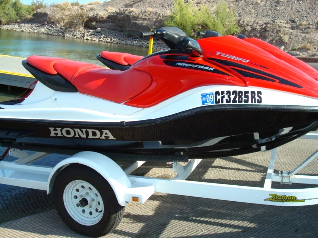  boat rentals     Honda F12x Aqua Trax 0 3 Seater  