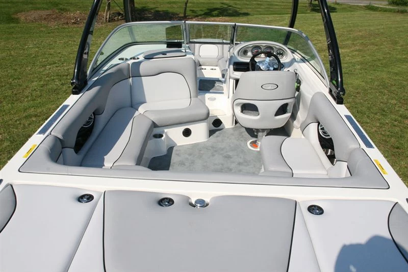  boat rentals    Offshore Centurian Avalanche C4 2007 22 