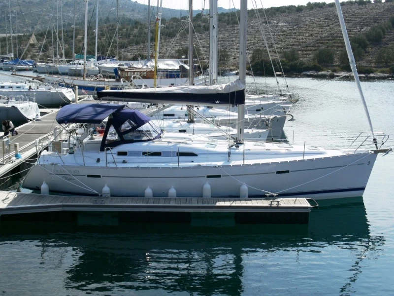 Outside boat rentals    Adriatic Beneteau Oceanis 393 2006 39 