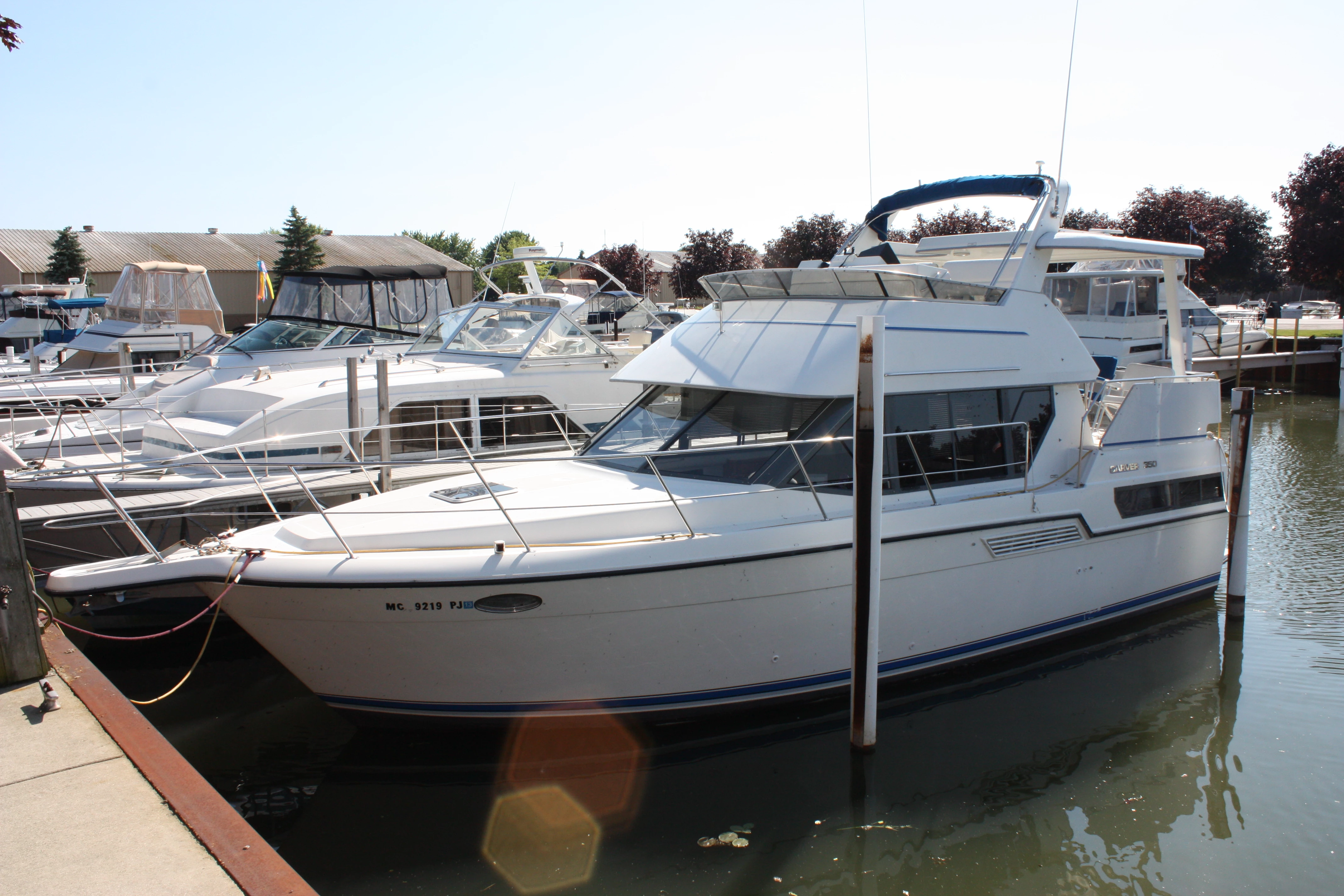 Side View boat rentals Michigan Mt. Clemens Michigan  Carver Aft Cabin 1994 35 Feet 